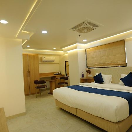 Hotel 6 Seasons, Koregoan Park, Pune Eksteriør bilde
