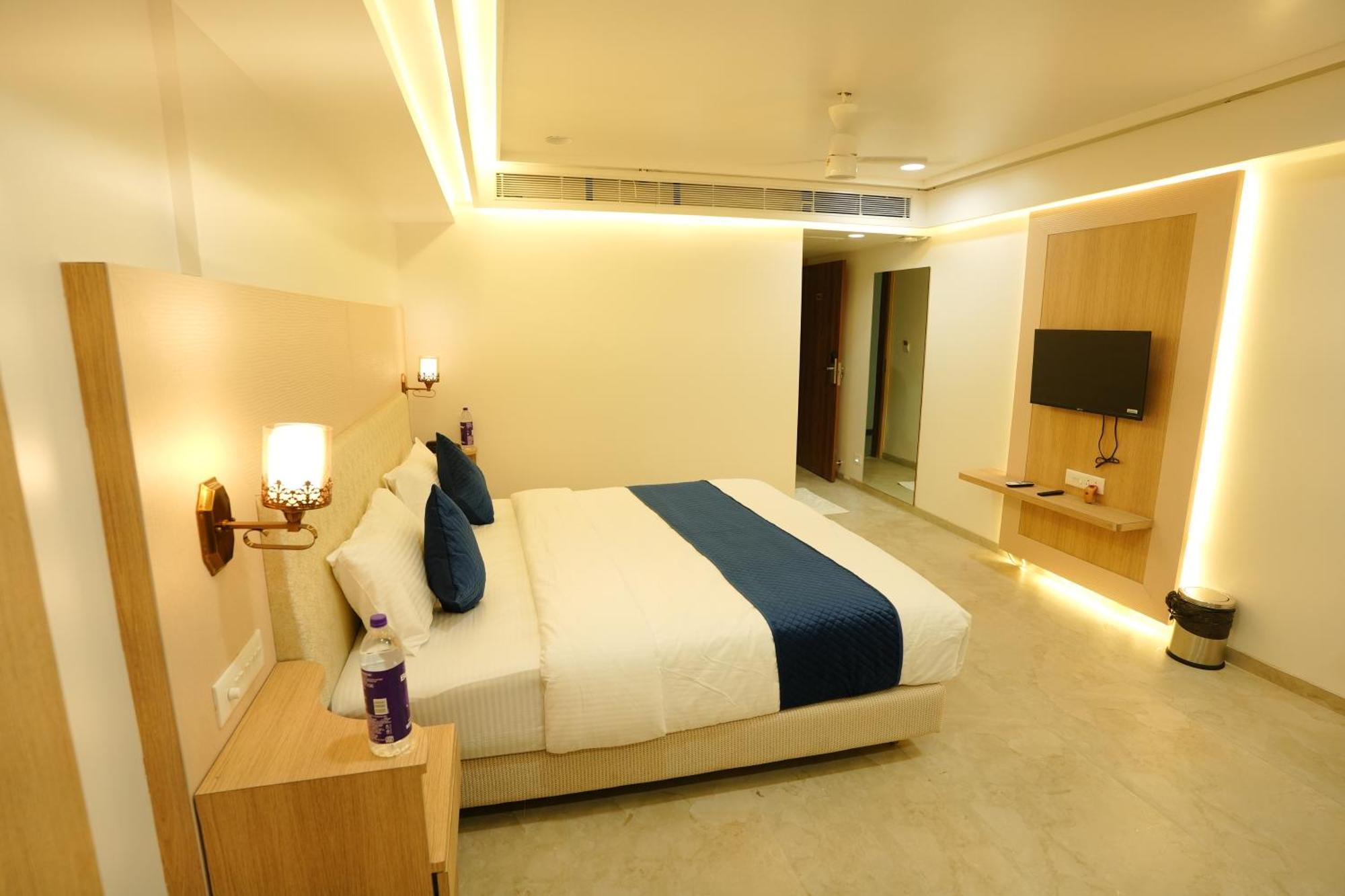Hotel 6 Seasons, Koregoan Park, Pune Eksteriør bilde