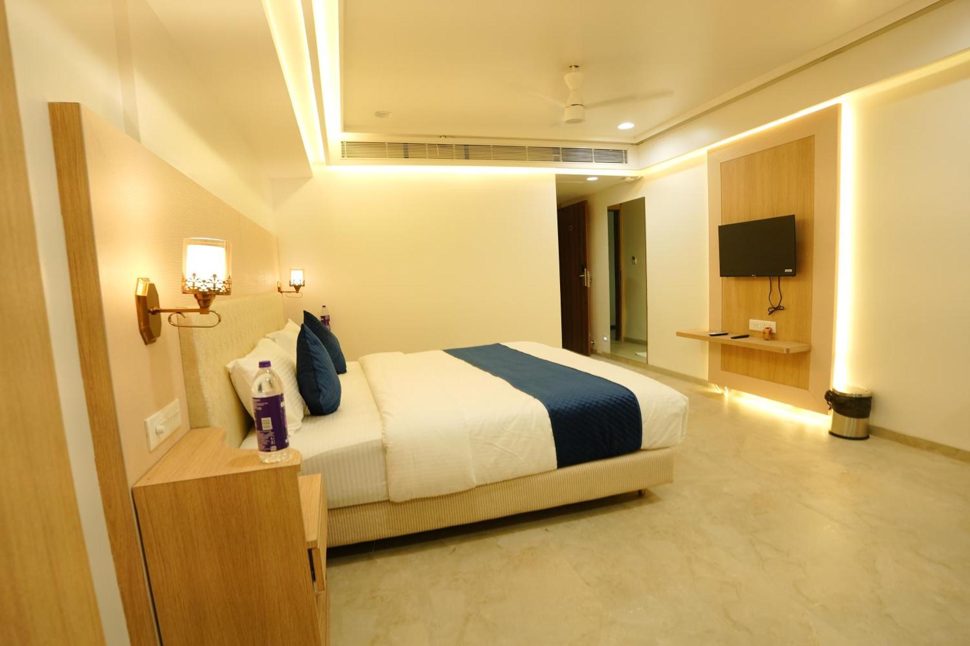 Hotel 6 Seasons, Koregoan Park, Pune Eksteriør bilde