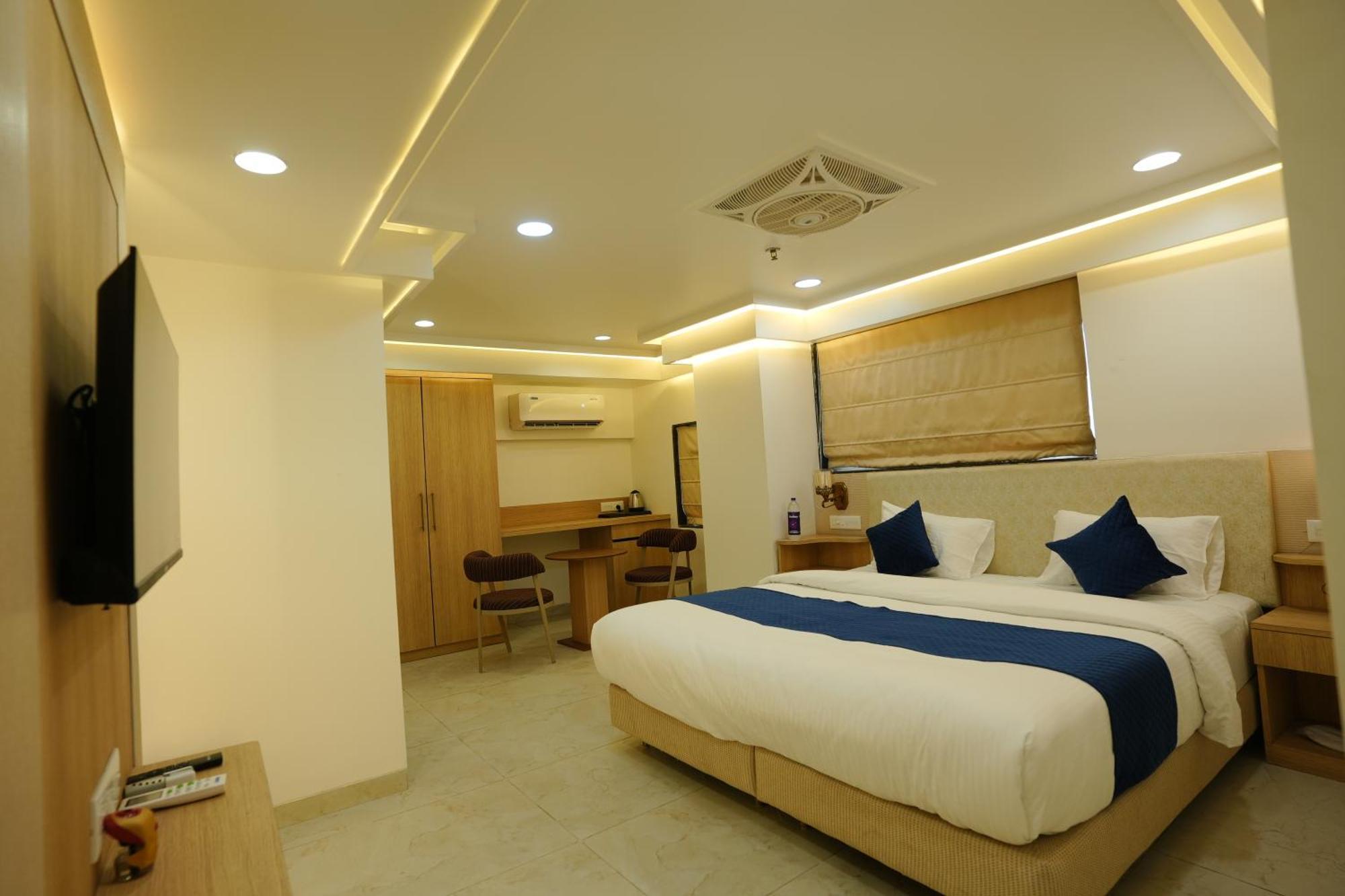 Hotel 6 Seasons, Koregoan Park, Pune Eksteriør bilde