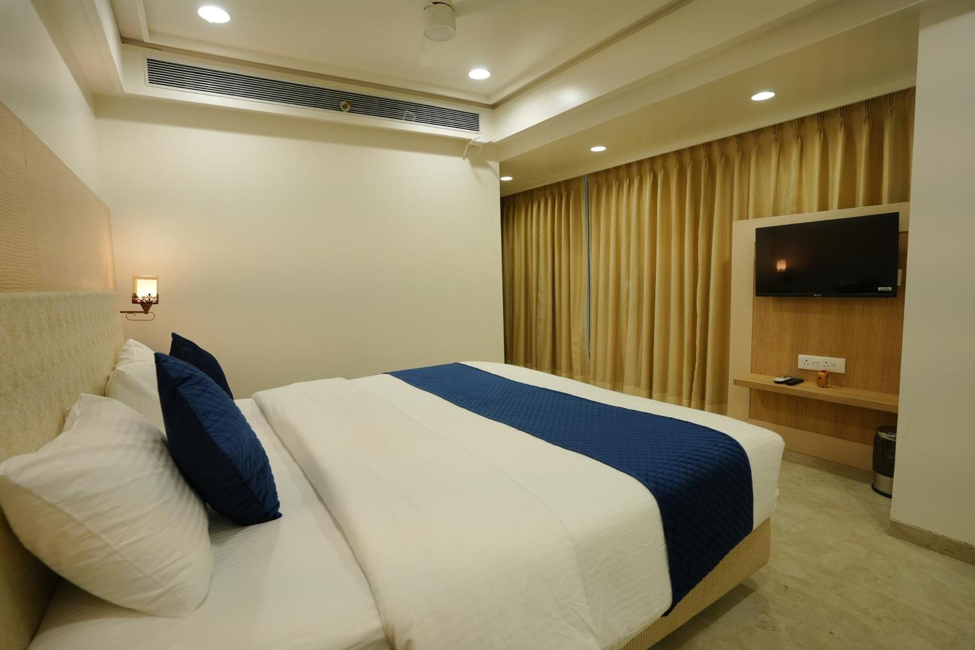 Hotel 6 Seasons, Koregoan Park, Pune Eksteriør bilde