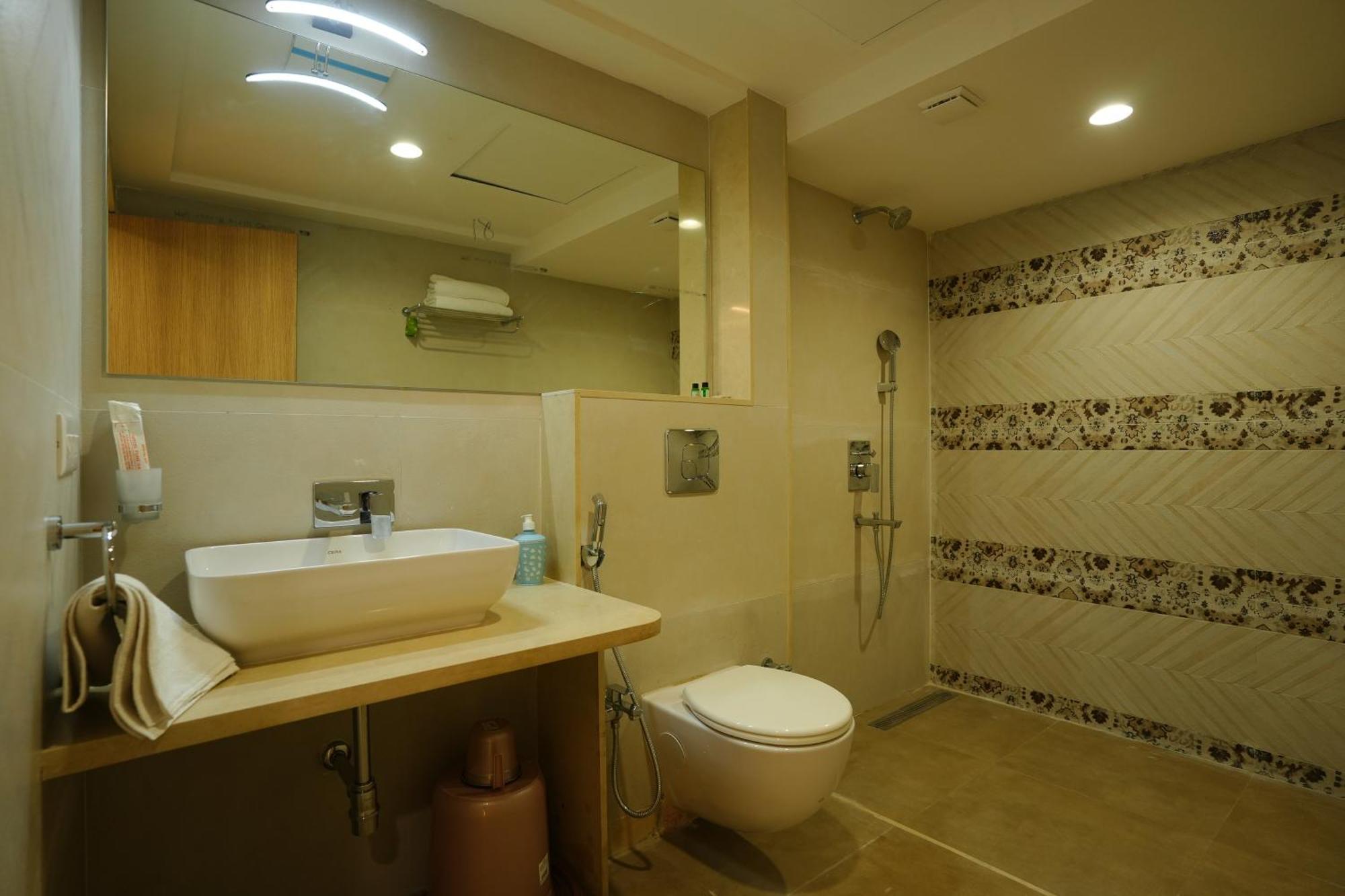 Hotel 6 Seasons, Koregoan Park, Pune Eksteriør bilde