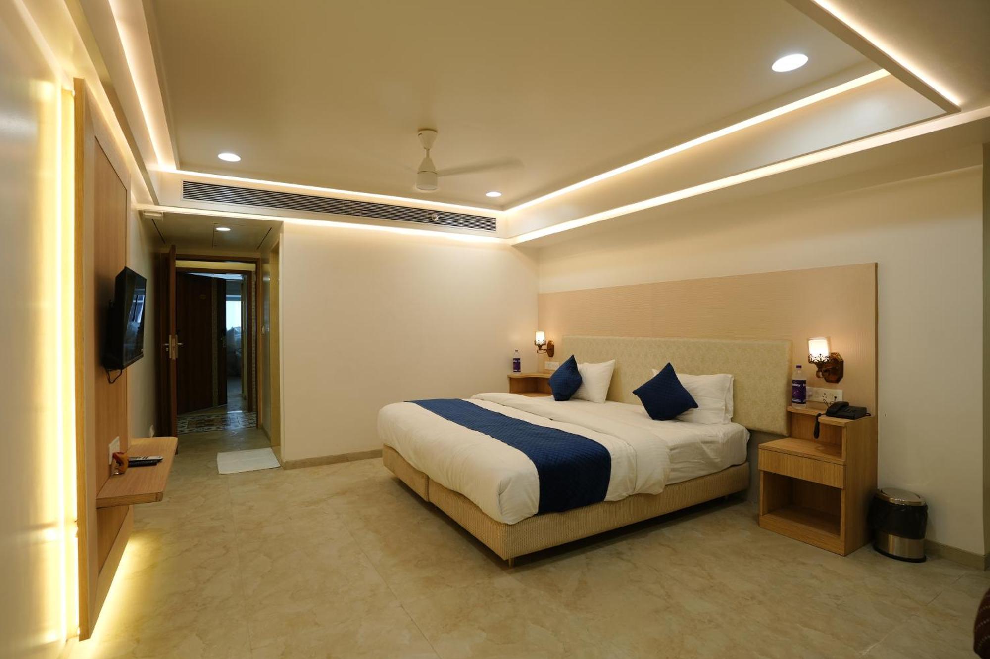 Hotel 6 Seasons, Koregoan Park, Pune Eksteriør bilde