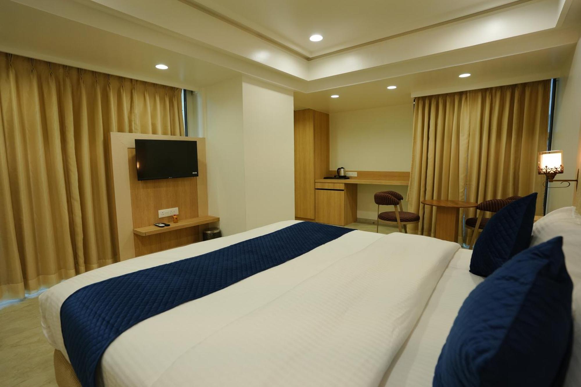 Hotel 6 Seasons, Koregoan Park, Pune Eksteriør bilde