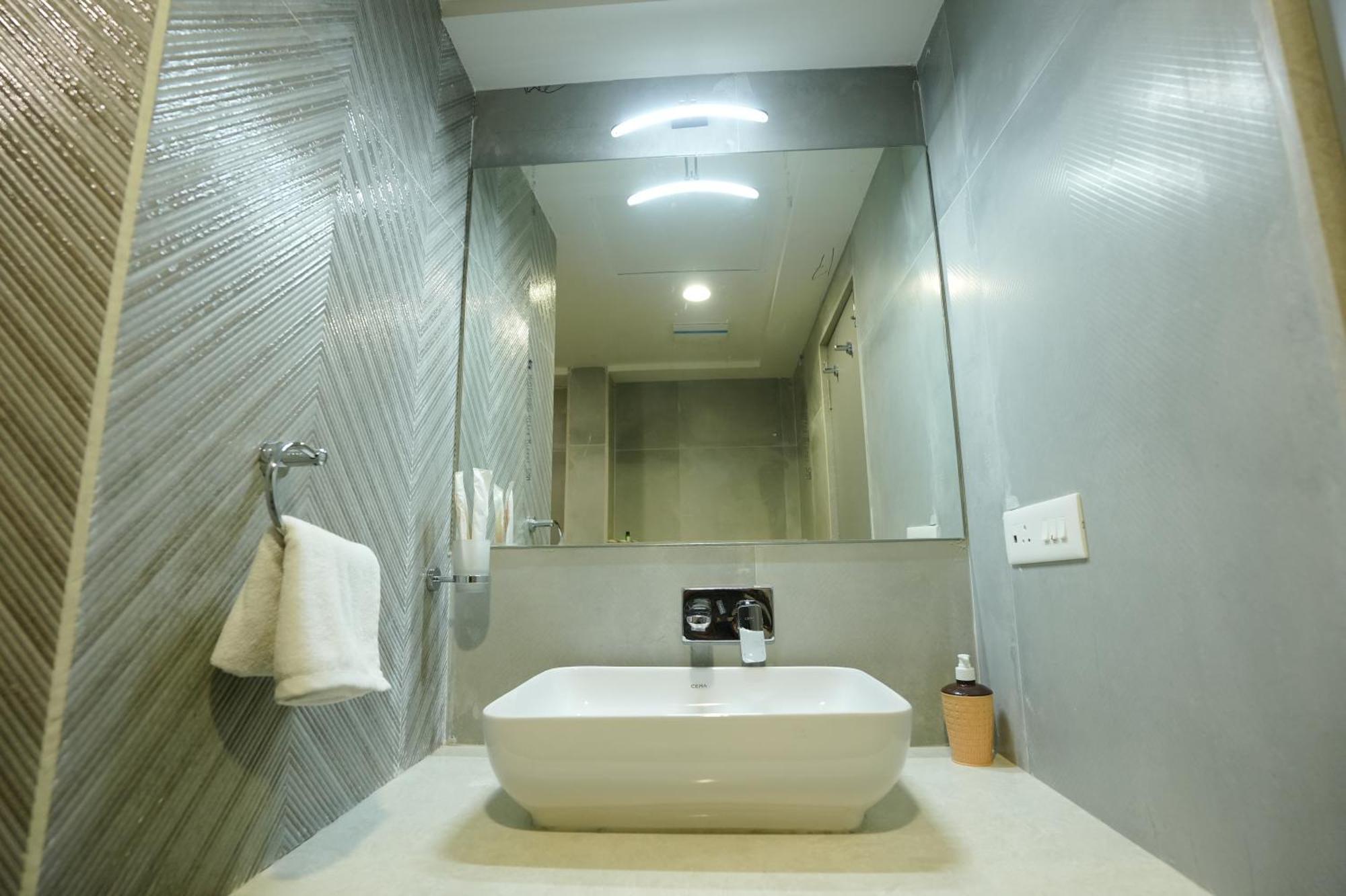 Hotel 6 Seasons, Koregoan Park, Pune Eksteriør bilde