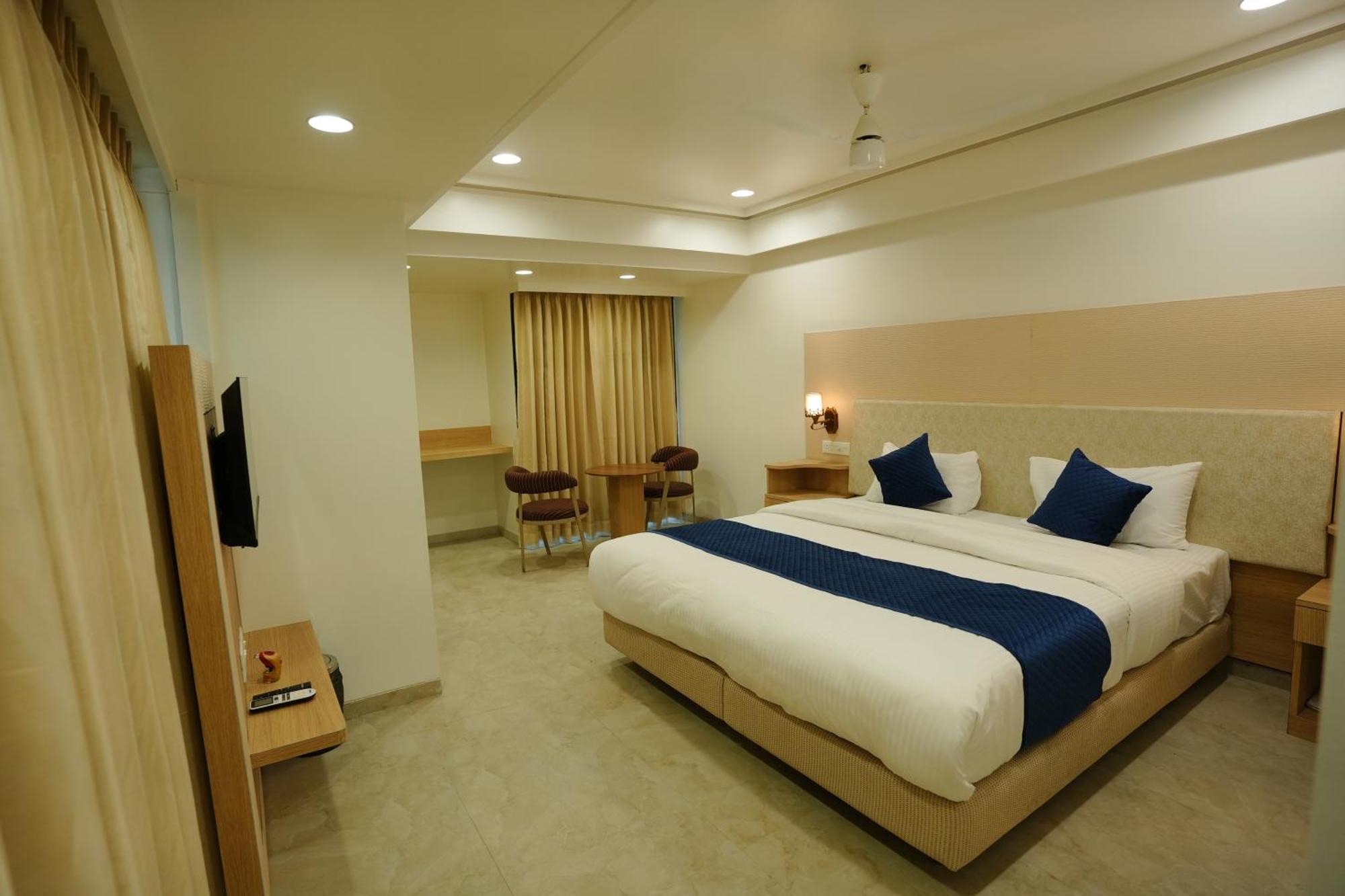 Hotel 6 Seasons, Koregoan Park, Pune Eksteriør bilde