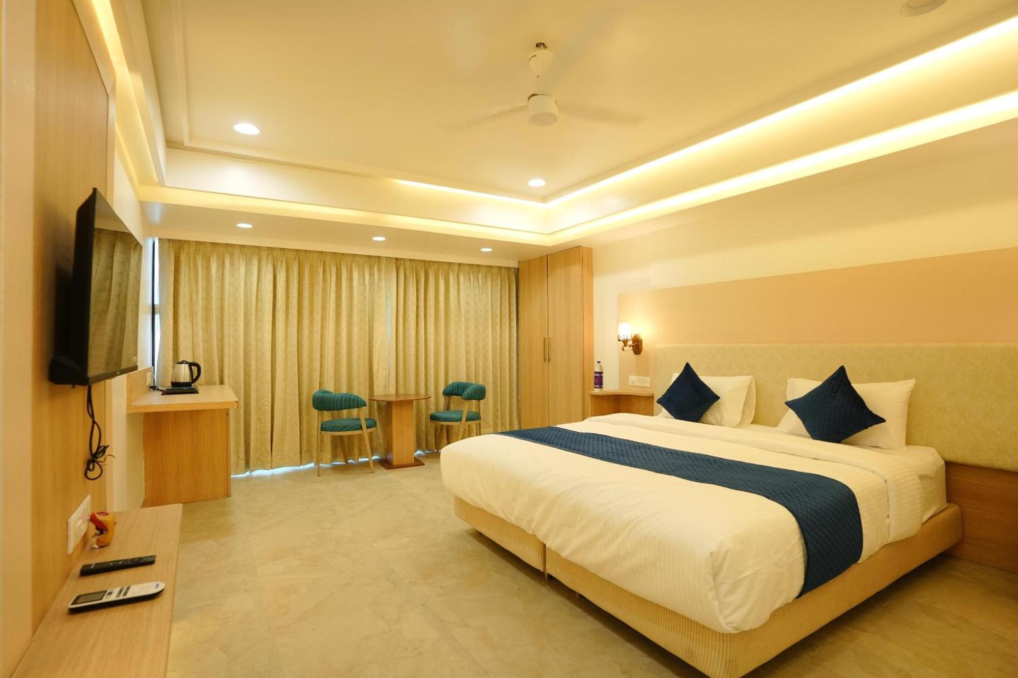 Hotel 6 Seasons, Koregoan Park, Pune Eksteriør bilde