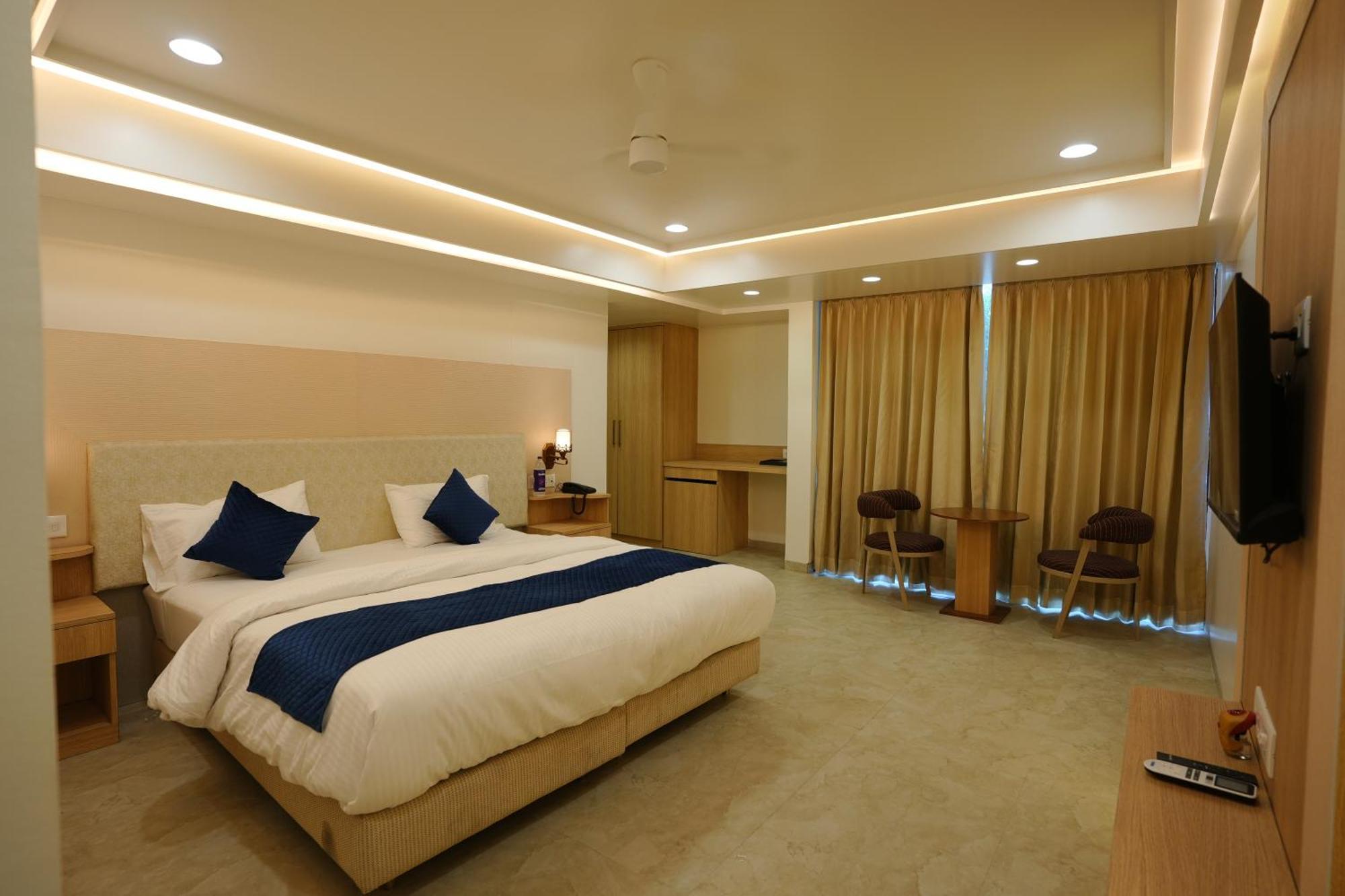 Hotel 6 Seasons, Koregoan Park, Pune Eksteriør bilde
