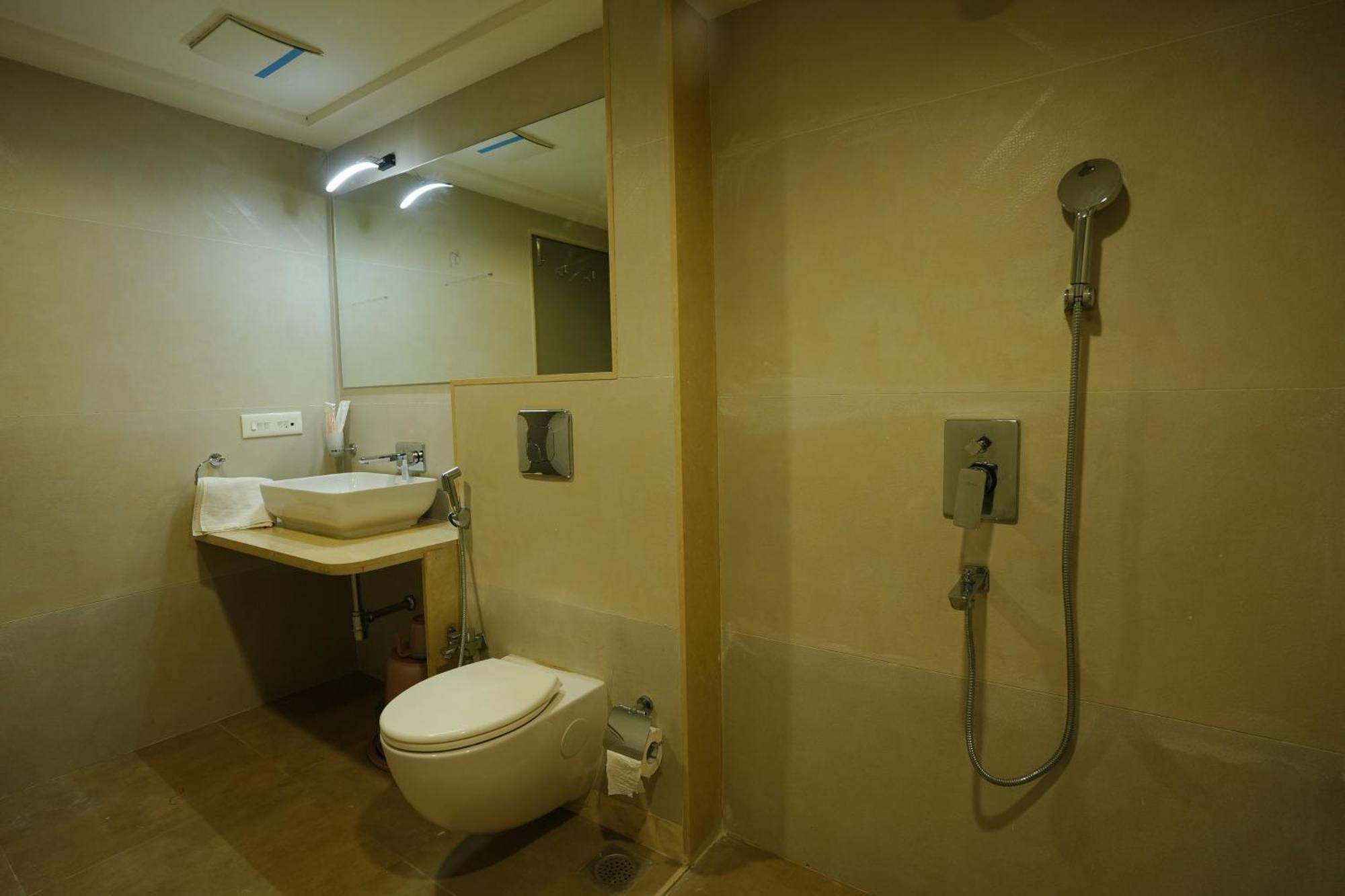 Hotel 6 Seasons, Koregoan Park, Pune Eksteriør bilde
