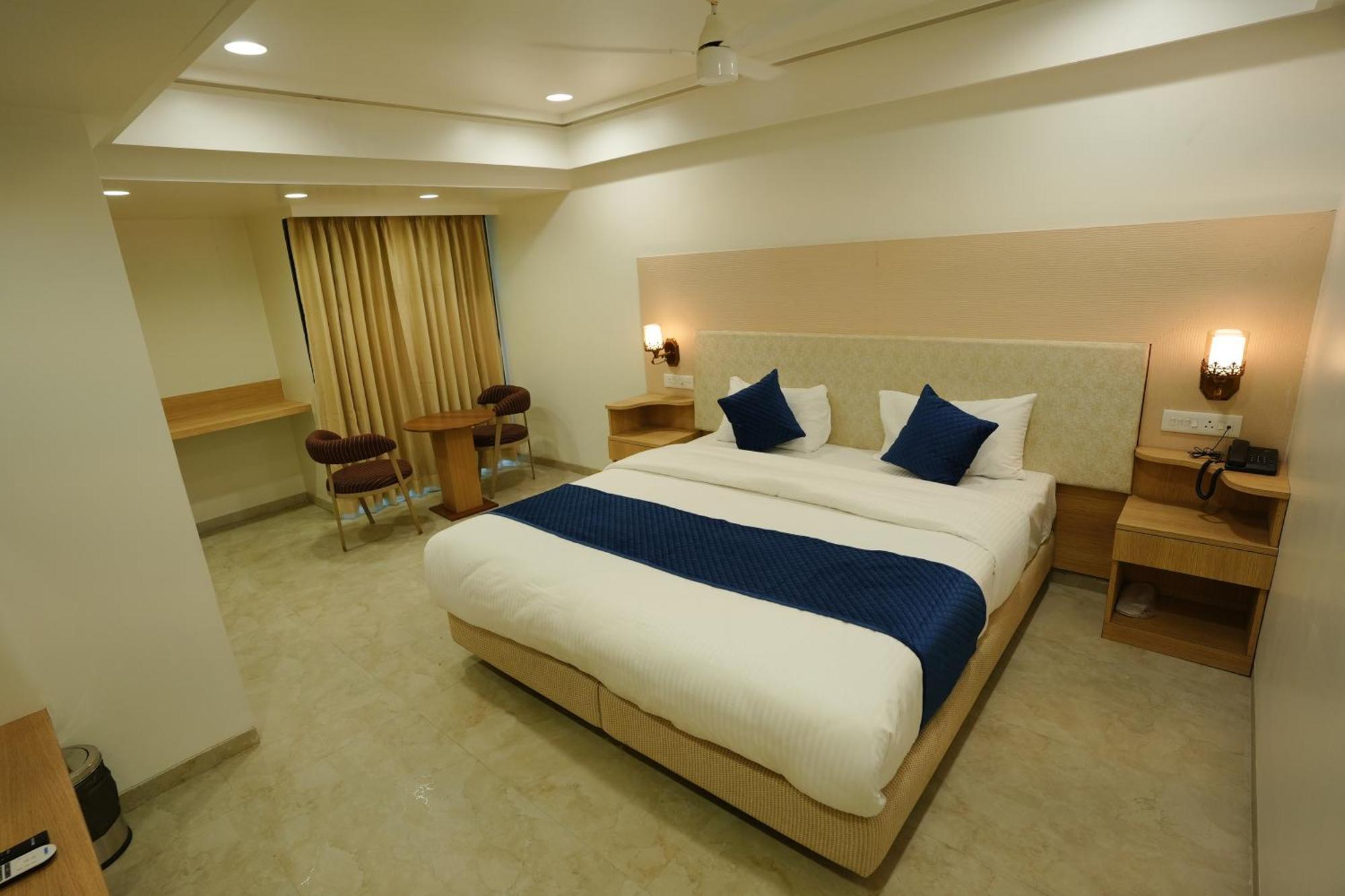 Hotel 6 Seasons, Koregoan Park, Pune Eksteriør bilde