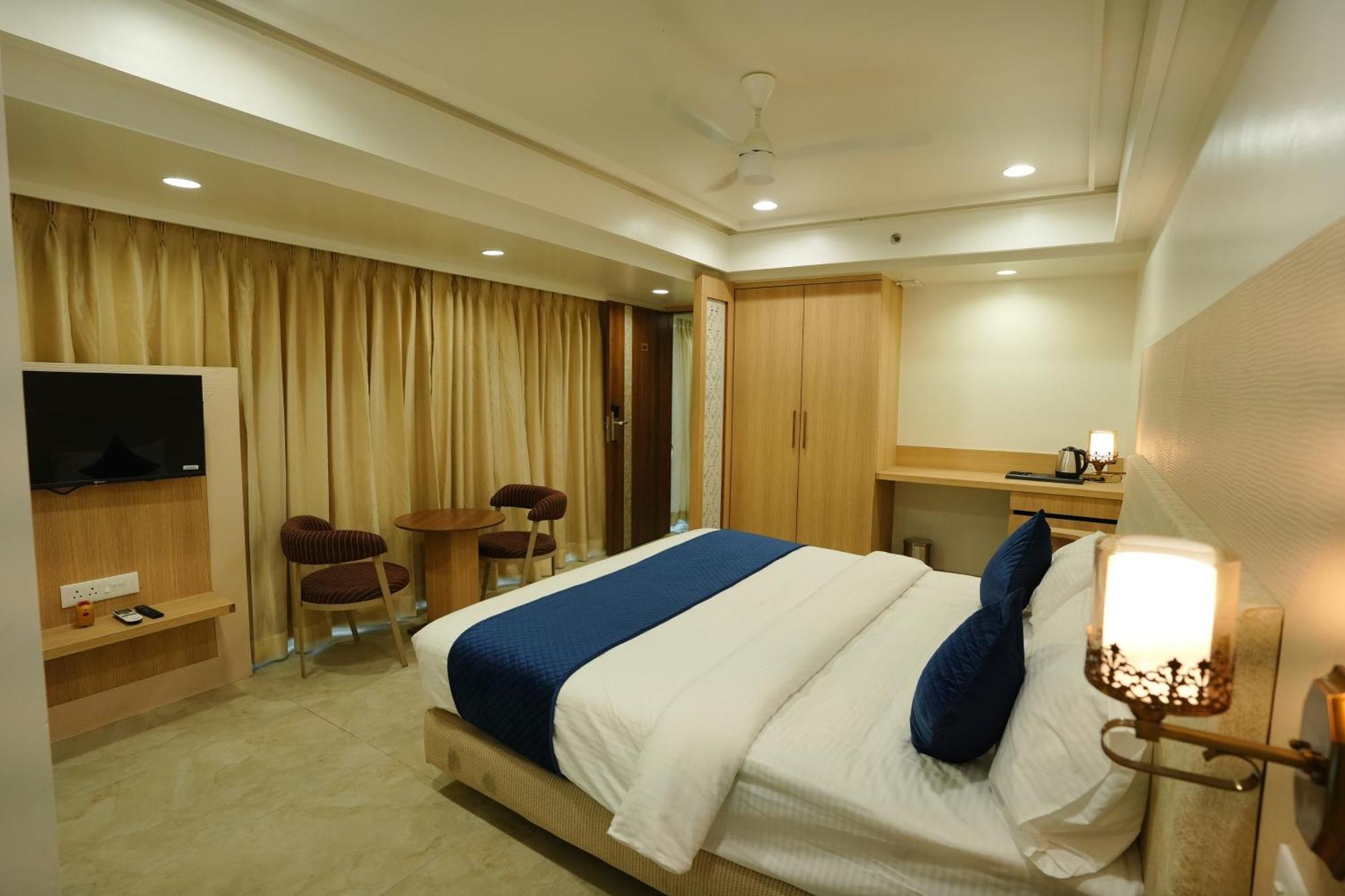 Hotel 6 Seasons, Koregoan Park, Pune Eksteriør bilde