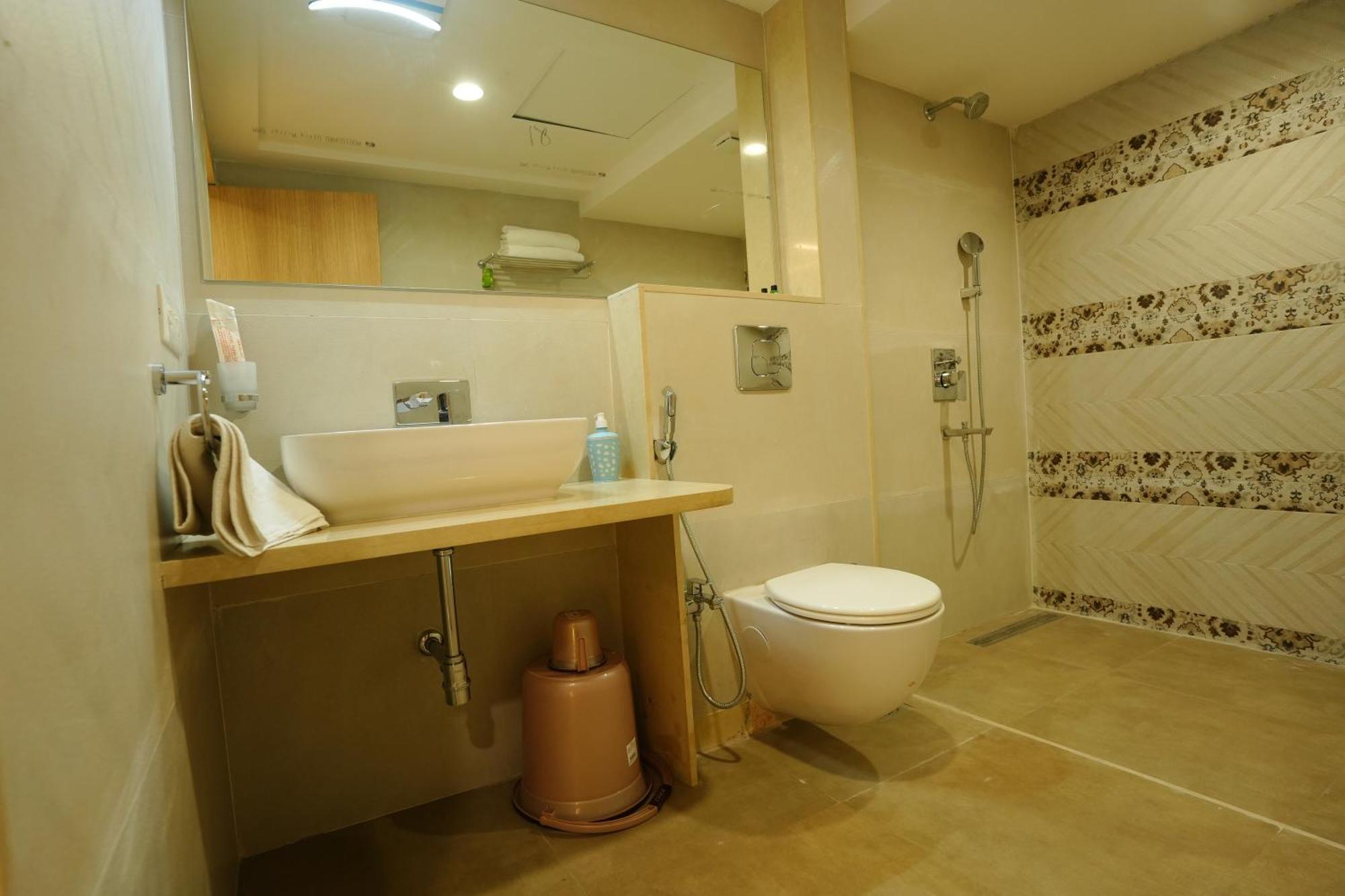 Hotel 6 Seasons, Koregoan Park, Pune Eksteriør bilde
