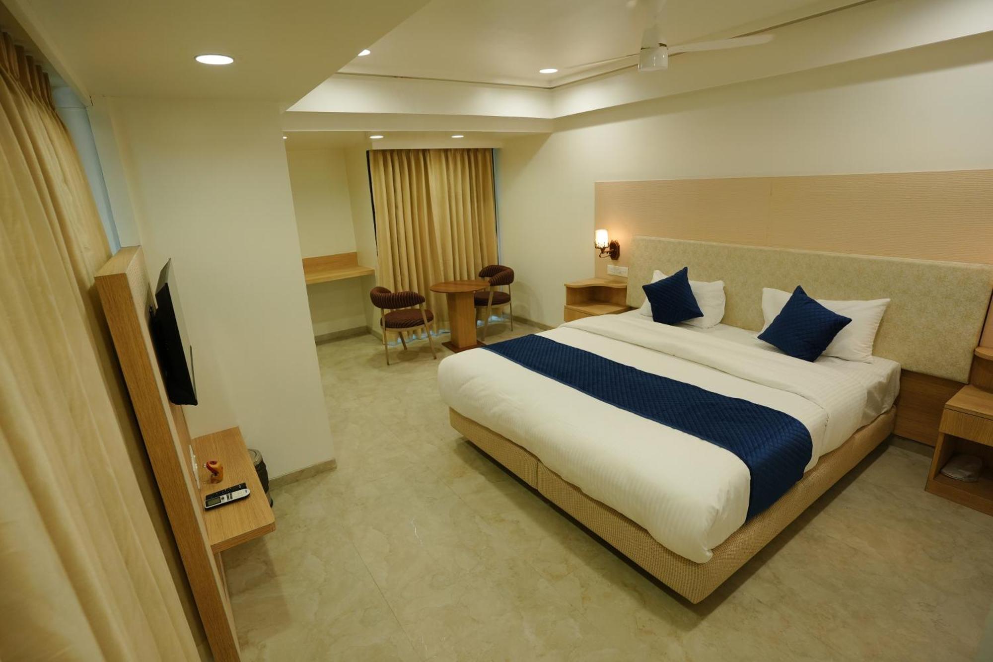 Hotel 6 Seasons, Koregoan Park, Pune Eksteriør bilde